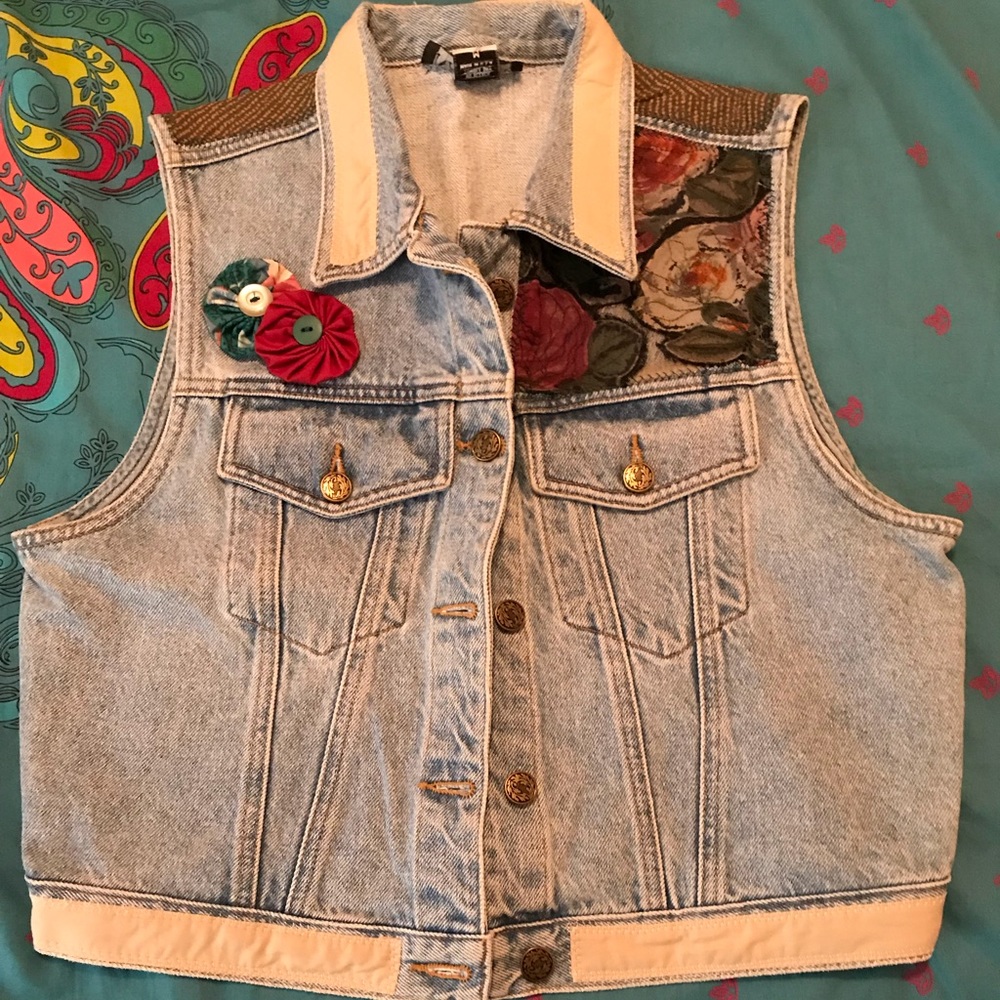 EMBELLISHED DENIM VEST SZ M